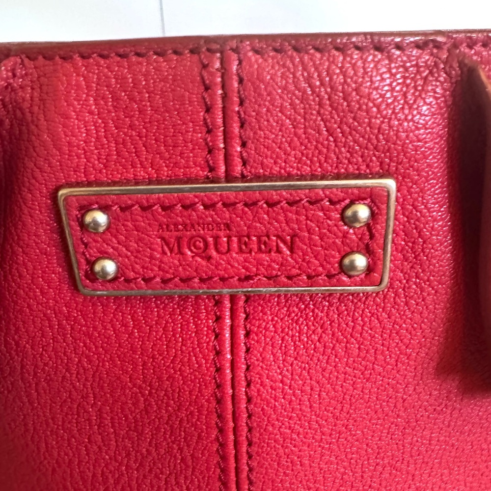 ALEXANDER McQUEEN Red Leather Crossbody Bucket Bag - Picture 6 of 16
